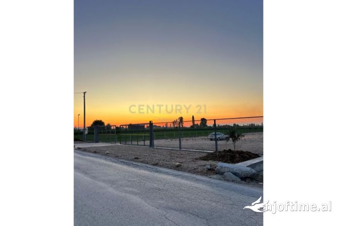 Truall ose Toke 7+1 ne Tirane - 3,000 Euro