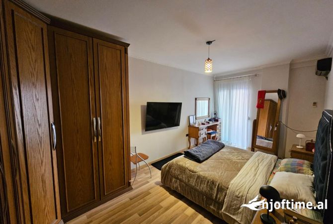 Shtepi ne shitje Apartament ne Tirane, 1+1, Mobilimi E mobiluar, Pagesa 118,000  Euro.