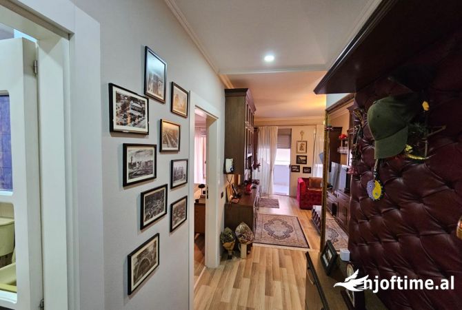 Shtepi ne shitje Apartament ne Tirane, 1+1, Mobilimi E mobiluar, Pagesa 118,000  Euro.