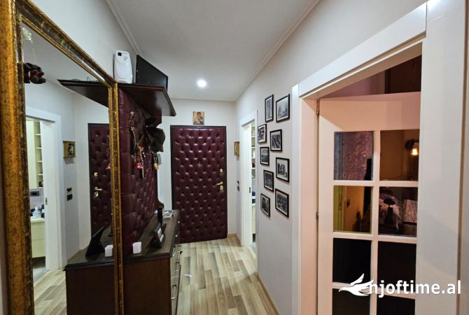 Shtepi ne shitje Apartament ne Tirane, 1+1, Mobilimi E mobiluar, Pagesa 118,000  Euro.