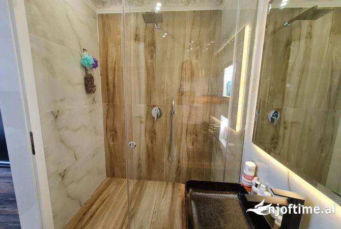 Shtepi ne shitje Apartament ne Tirane, 2+1, Mobilimi E mobiluar, Pagesa 185,000  Euro.