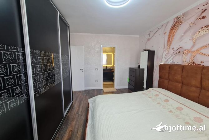 Shtepi ne shitje Apartament ne Tirane, 2+1, Mobilimi E mobiluar, Pagesa 185,000  Euro.
