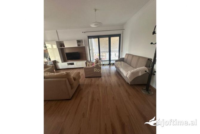 Shtepi me qera Apartament ne Tirane, 3+1, Mobilimi Pjeserisht e mobiluar, Pagesa 55,000  Leke.