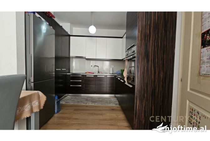Shtepi ne shitje Apartament ne Tirane, 2+1, Mobilimi E mobiluar, Pagesa 129,999  Euro.