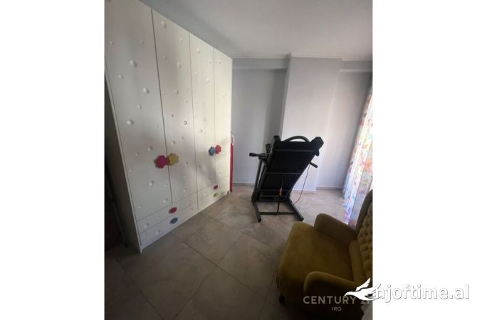 Shtepi ne shitje Apartament ne Tirane, 2+1, Mobilimi E mobiluar, Pagesa 159,999  Euro.