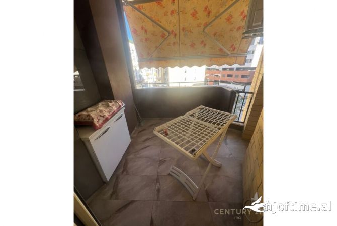 Shtepi ne shitje Apartament ne Tirane, 2+1, Mobilimi E mobiluar, Pagesa 159,999  Euro.