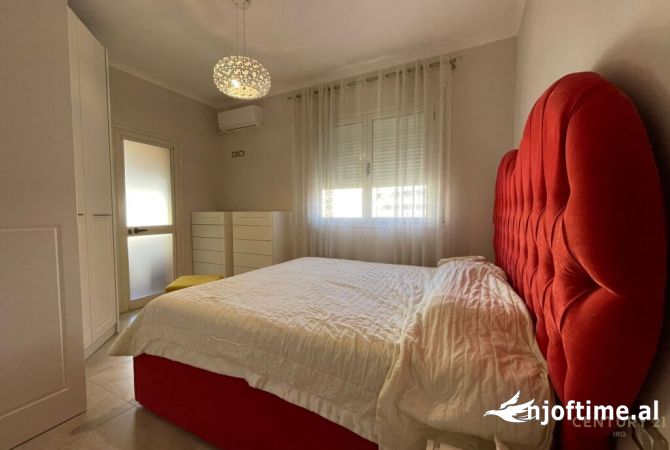 Shtepi ne shitje Apartament ne Tirane, 2+1, Mobilimi E mobiluar, Pagesa 159,999  Euro.