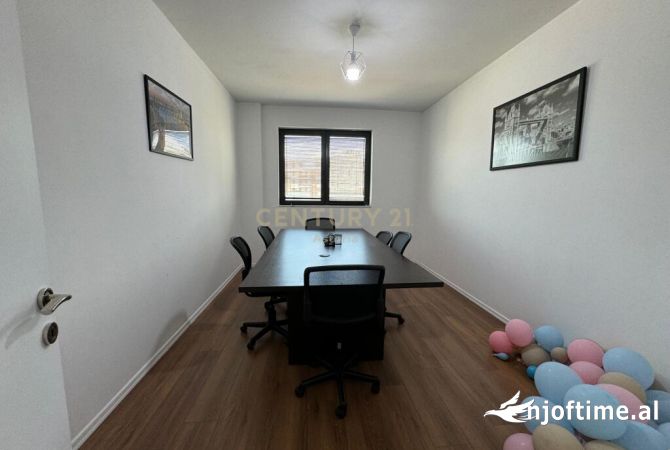 Shtepi me qera Apartament ne Tirane, 2+1, Mobilimi Bosh, pa mobiluar, Pagesa 650  Euro.