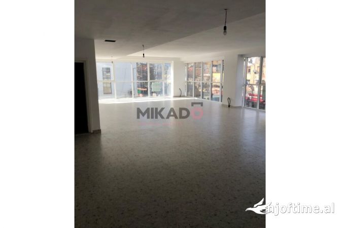 Ambient biznesi me qera 3+1 ne Tirane - 1,800 Euro