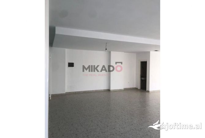 Ambient biznesi me qera 3+1 ne Tirane - 1,800 Euro