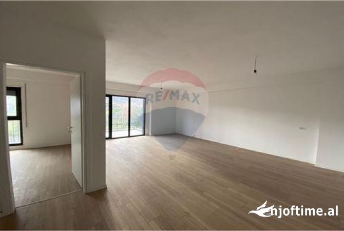 Ambient biznesi me qera 3+1 ne Tirane - 600 Euro