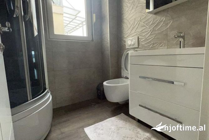 Shtepi me qera Apartament ne Tirane, 1+1, Mobilimi E mobiluar, Pagesa 700  Euro.