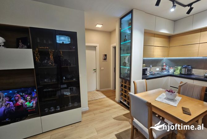 Shtepi ne shitje Apartament ne Tirane, 2+1, Mobilimi E mobiluar, Pagesa 245,000  Euro.