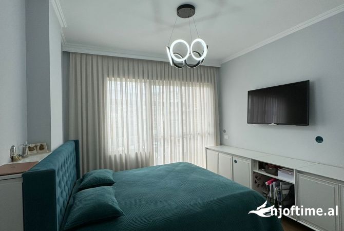 Shtepi ne shitje Apartament ne Tirane, 2+1, Mobilimi E mobiluar, Pagesa 188,000  Euro.