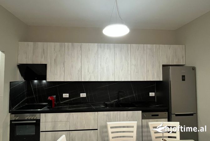 Shtepi me qera Shtepi Private ne Tirane, 1+1, Mobilimi E mobiluar, Pagesa 600  Euro.