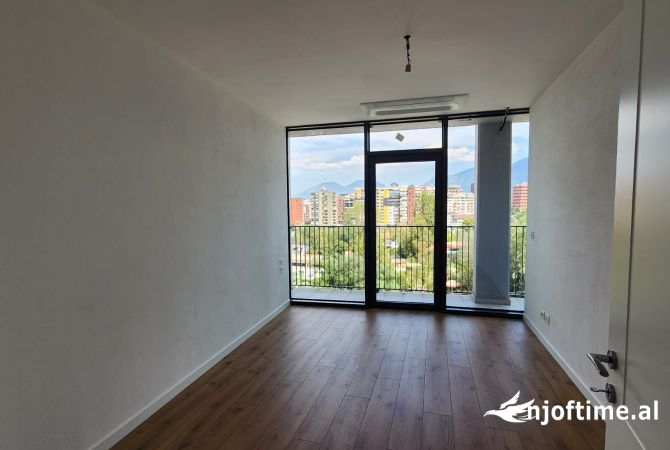 Ambient biznesi me qera 3+1 ne Tirane - 1,400 Euro