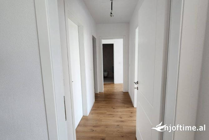Ambient biznesi me qera 3+1 ne Tirane - 1,400 Euro