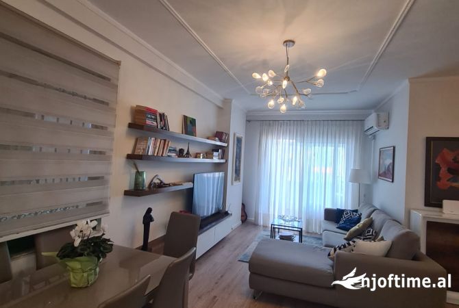 Shtepi me qera Apartament ne Tirane, 1+1, Mobilimi E mobiluar, Pagesa 1,000  Euro.
