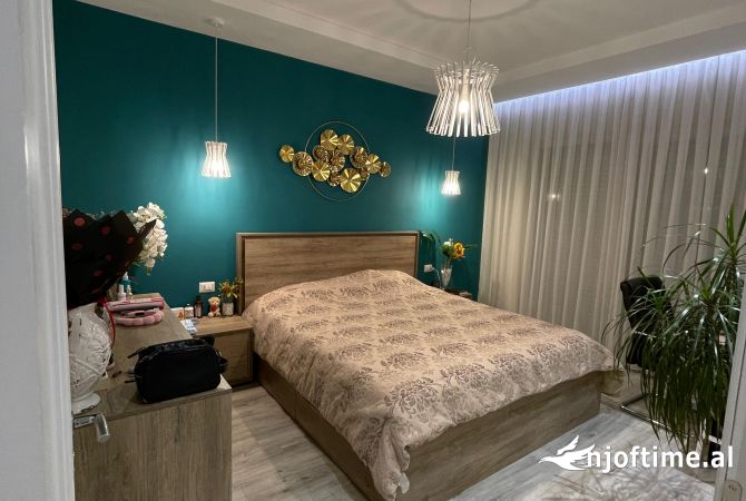 Shtepi ne shitje Apartament ne Tirane, 3+1, Mobilimi E mobiluar, Pagesa 185,000  Euro.