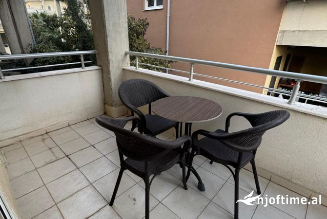Shtepi me qera Apartament ne Tirane, 1+1, Mobilimi E mobiluar, Pagesa 700  Euro.