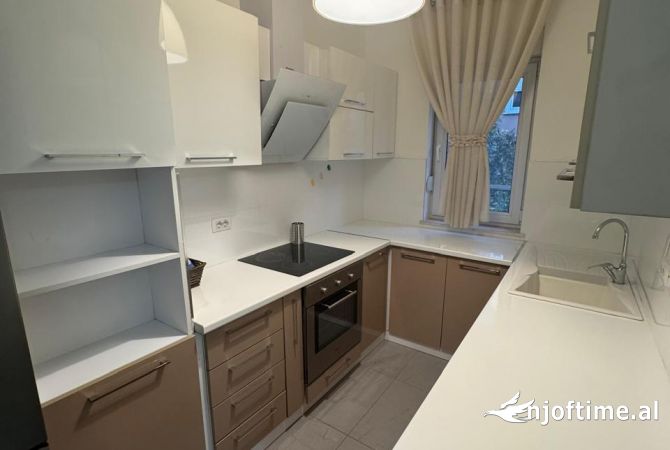 Shtepi me qera Apartament ne Tirane, 1+1, Mobilimi E mobiluar, Pagesa 700  Euro.