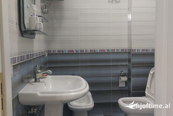 Shtepi ne shitje Apartament ne Pogradec, Garsoniere, Mobilimi E mobiluar, Pagesa 48,000  Euro.