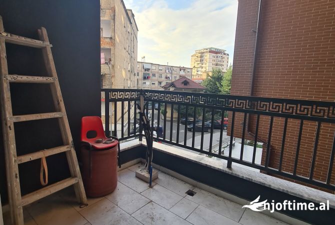 Shtepi ne shitje Apartament ne Tirane, 2+1, Mobilimi Bosh, pa mobiluar, Pagesa 163,525  Euro.