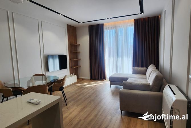 Shtepi me qera 2+1 ne Tirane - 1,800 Euro