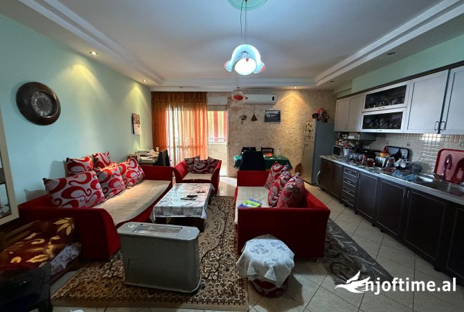 Shtepi ne shitje Apartament ne Tirane, 2+1, Mobilimi E mobiluar, Pagesa 207,000  Euro.