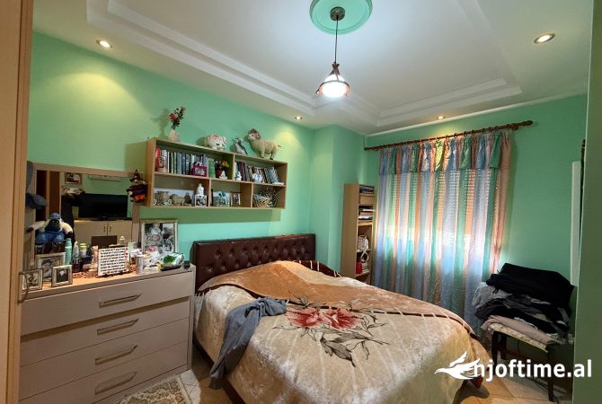 Shtepi ne shitje Apartament ne Tirane, 2+1, Mobilimi E mobiluar, Pagesa 207,000  Euro.