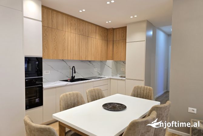 Shtepi me qera 2+1 ne Tirane - 800 Euro