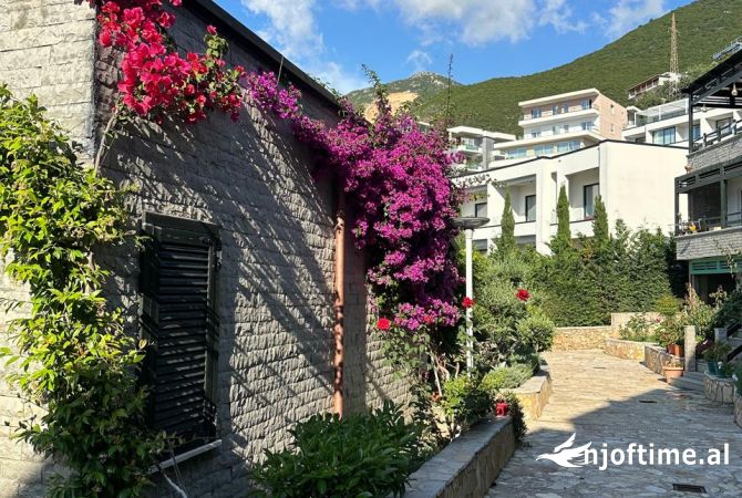 Shtepi ne shitje Apartament ne Vlore, 2+1, Mobilimi Bosh, pa mobiluar, Pagesa 295,000  Euro.