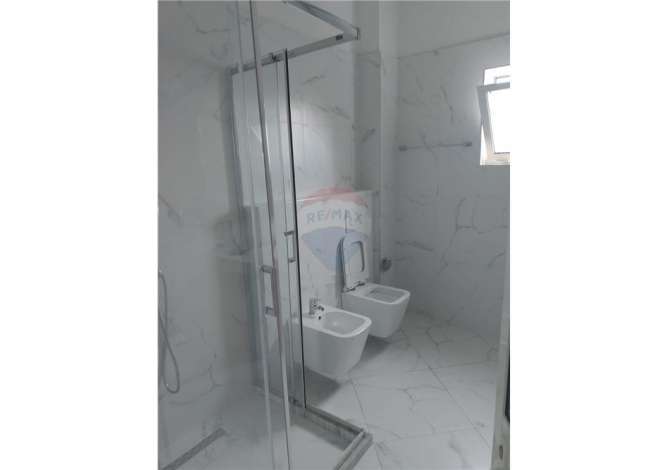 Shtepi me qera Apartament ne Tirane, 2+1, Mobilimi E mobiluar, Pagesa 300  Euro.