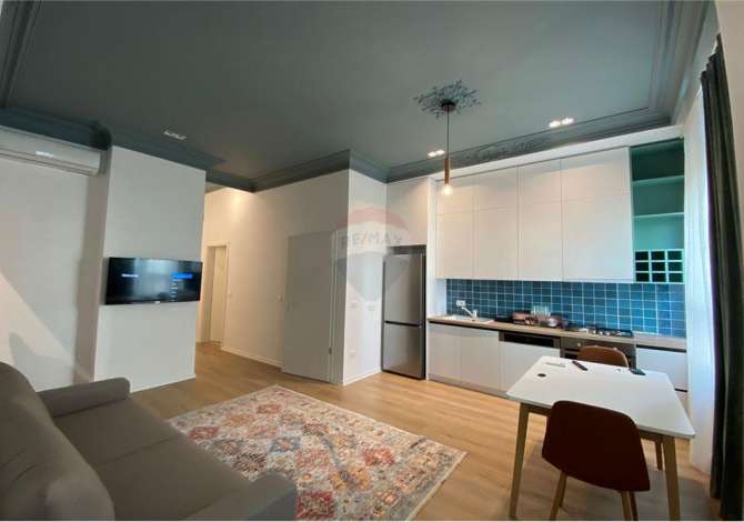 Shtepi me qera Apartament ne Tirane, 3+1, Mobilimi E mobiluar, Pagesa 700  Euro.