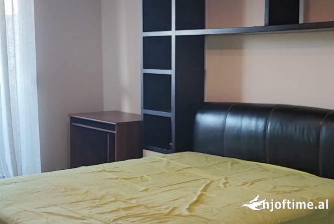 Shtepi me qera Apartament ne Tirane, 3+1, Mobilimi E mobiluar, Pagesa 1,000  Euro.