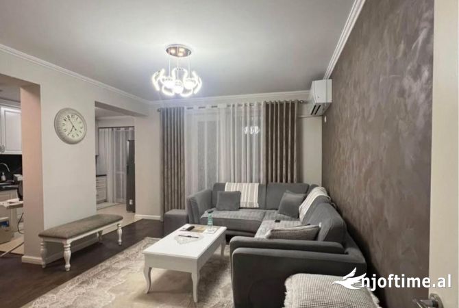 Shtepi ne shitje Apartament ne Tirane, 2+1, Mobilimi E mobiluar, Pagesa 263,000  Euro.