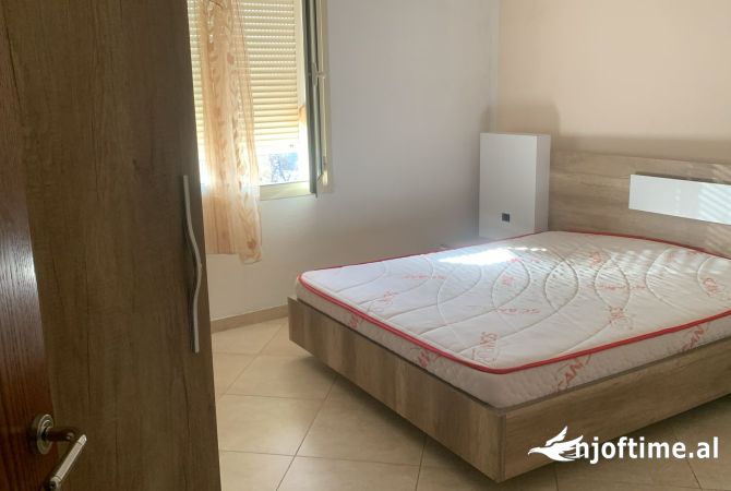 Shtepi me qera 2+1 ne Tirane - 300 Euro