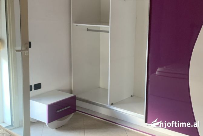 Shtepi me qera Apartament ne Tirane, 2+1, Mobilimi E mobiluar, Pagesa 300  Euro.