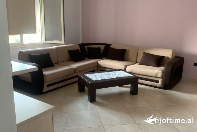 Shtepi me qera 2+1 ne Tirane - 300 Euro