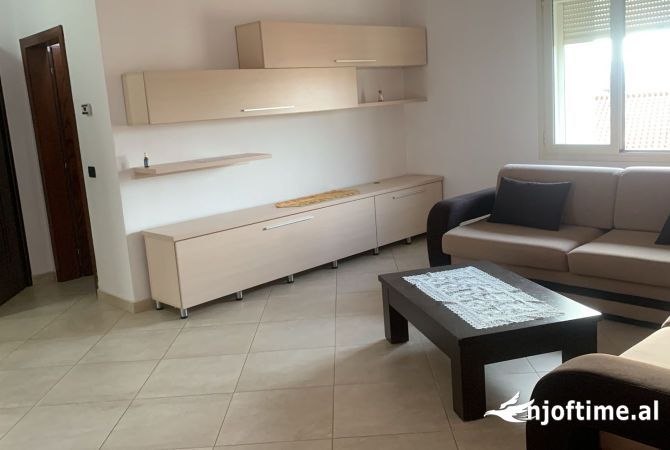 Shtepi me qera 2+1 ne Tirane - 300 Euro
