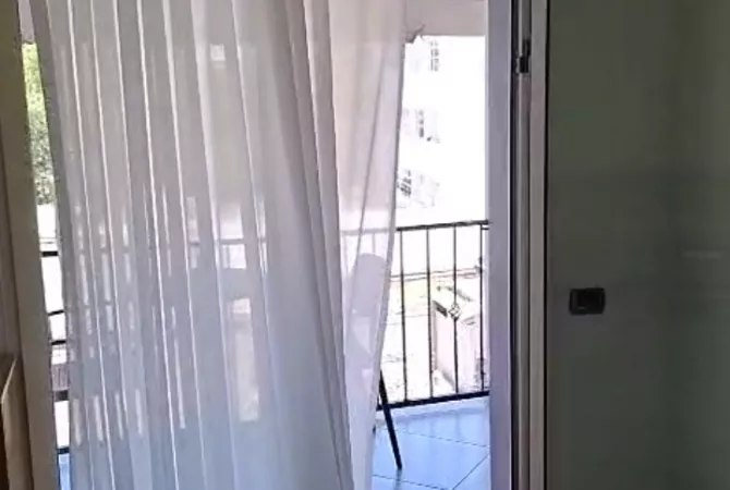 Shtepi me qera Apartament ne Tirane, 1+1, Mobilimi E mobiluar, Pagesa 500  Euro.