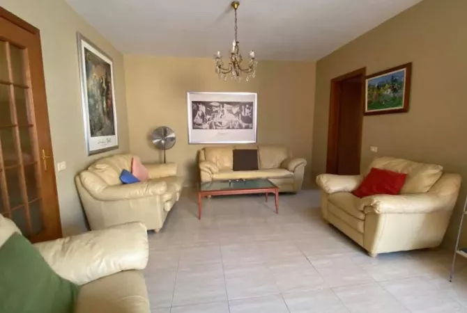 Shtepi me qera Apartament ne Tirane, 1+1, Mobilimi E mobiluar, Pagesa 550  Euro.