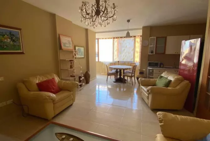 Shtepi me qera Apartament ne Tirane, 1+1, Mobilimi E mobiluar, Pagesa 550  Euro.