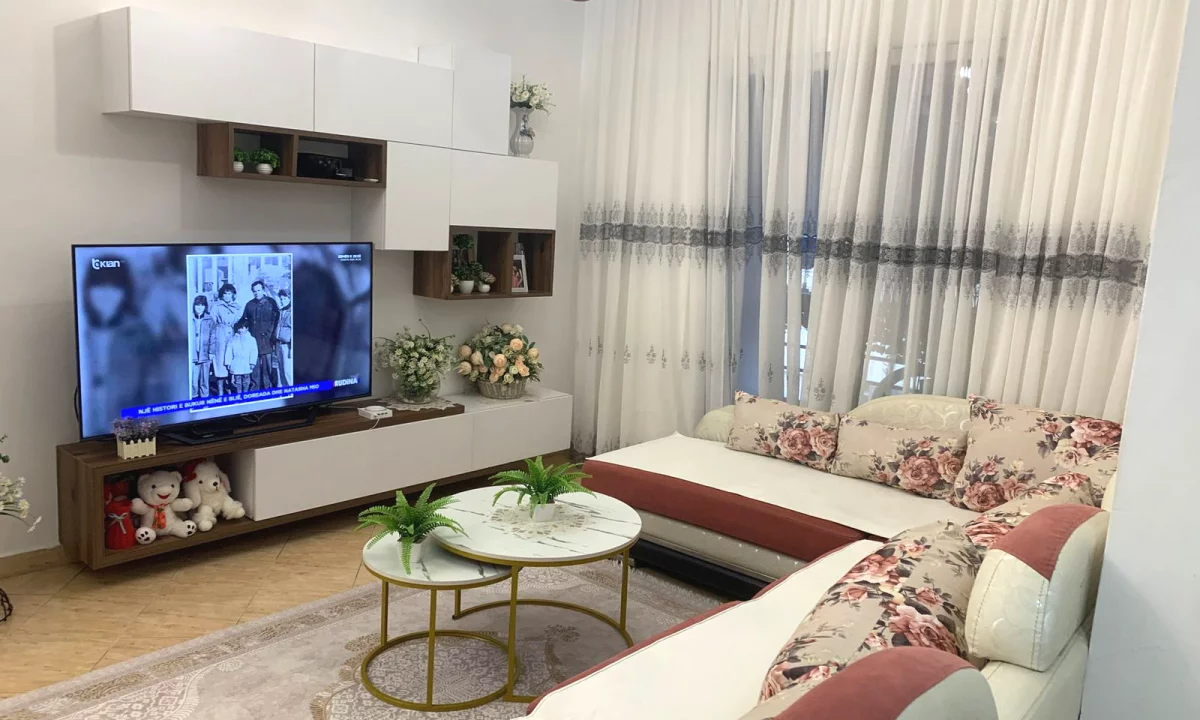 Shtepi ne shitje Apartament ne Tirane, 1+1, Mobilimi E mobiluar, Pagesa 105,000  Euro.