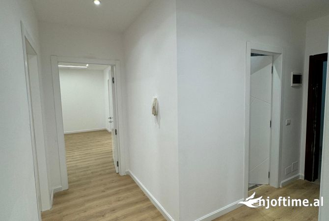Shtepi ne shitje Apartament ne Tirane, 2+1, Mobilimi Bosh, pa mobiluar, Pagesa 170,000  Euro.