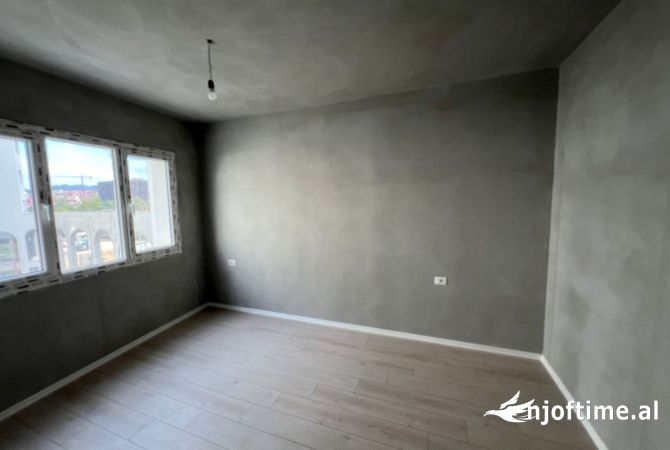 Ambient biznesi me qera 3+1 ne Tirane - 450 Euro