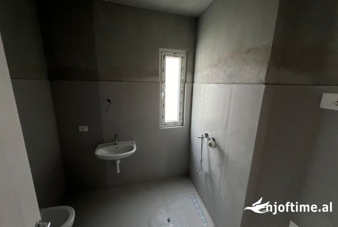 APARTAMENT PER ZYRE ME QIRA NE ASTIR 