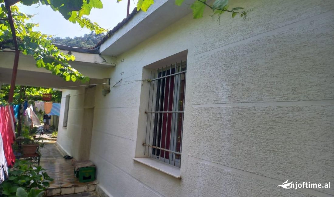 Shtepi ne shitje Shtepi Private ne Tirane, 2+1, Mobilimi Pjeserisht e mobiluar, Pagesa 105,000  Euro.