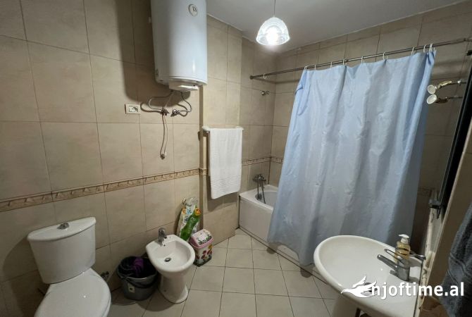 Shtepi me qera Apartament ne Tirane, 2+1, Mobilimi E mobiluar, Pagesa 700  Euro.