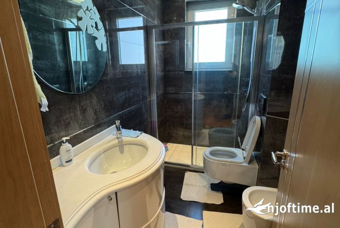 Shtepi me qera Apartament ne Tirane, 2+1, Mobilimi E mobiluar, Pagesa 2,000  Euro.